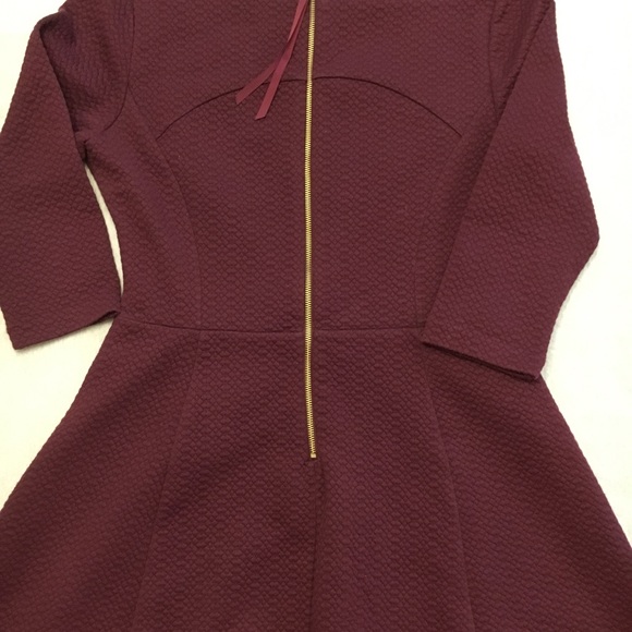 Beautiful fit and flair dress - Picture 4 of 7